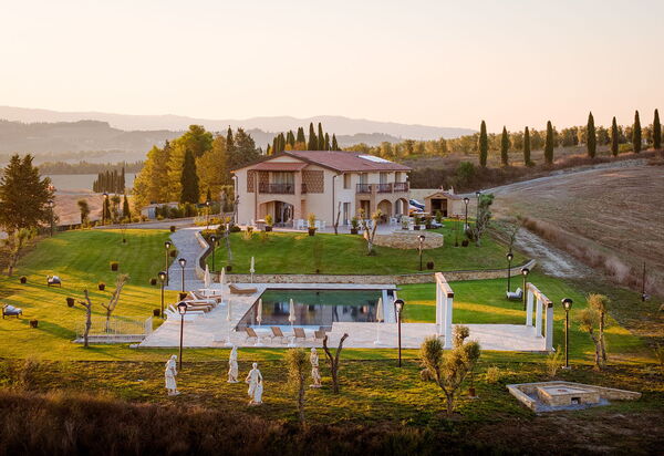 Villa Campana: Buitenkanten, Buitenshuis, Keer bekeken, Tuin, zwembad