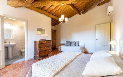 Peccioli Villa with Private Pool, Ac and Privacy: Herfst, Lente, slaapkamer, Zomer