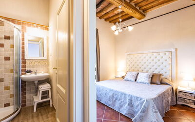 Peccioli Villa with Private Pool, Ac and Privacy: Badkamer, Herfst, Lente, slaapkamer, Zomer