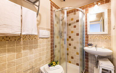 Peccioli Villa with Private Pool, Ac and Privacy: Badkamer, Herfst, Lente, Zomer