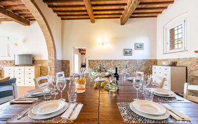 Peccioli Villa with Private Pool, Ac and Privacy: Herfst, Keuken, Lente, Woonkamer, Zomer