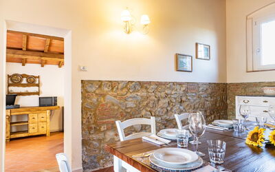 Peccioli Villa with Private Pool, Ac and Privacy: Herfst, Keuken, Lente, Woonkamer, Zomer