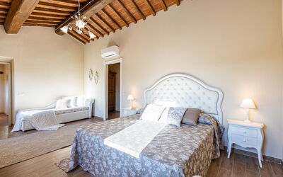 Peccioli Villa with Private Pool, Ac and Privacy: Herfst, Lente, slaapkamer, Zomer