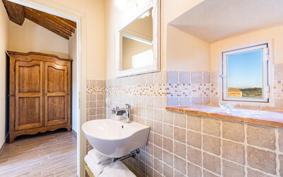 Peccioli Villa with Private Pool, Ac and Privacy: Badkamer, Herfst, Lente, Zomer