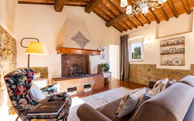 Peccioli Villa with Private Pool, Ac and Privacy: Herfst, Keuken, Lente, Woonkamer, Zomer