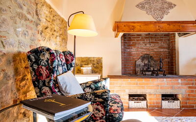 Peccioli Villa with Private Pool, Ac and Privacy: Herfst, Keuken, Lente, Woonkamer, Zomer