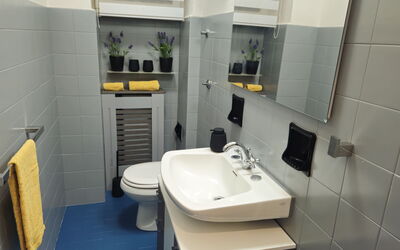 La Piccola Rocca: Bathroom