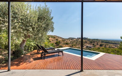 Villa Querida: Balkon / terras / patio, Keer bekeken, zwembad