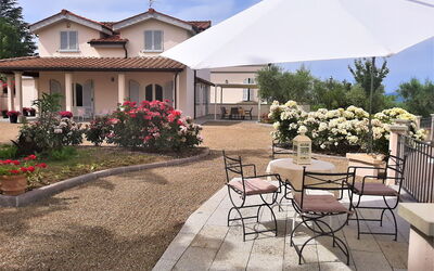 Villa Gaville: Extérieur, Extérieurs, Jardin