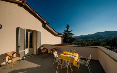 Villa Gaville: Balcon / Terrasse / Patio