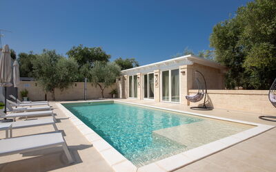 Terra Mater: all'aperto, Esterni, Piscina