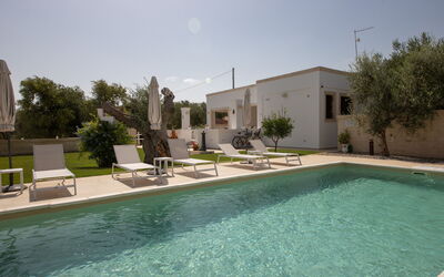 Terra Mater: all'aperto, Esterni, Piscina