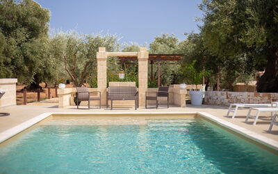 Terra Mater: all'aperto, Esterni, Piscina