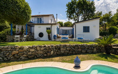 Villa Acquaro, Santa Caterina dello Ionio, Pool, a: Automne, bassin, Été, Jardin, Printemps