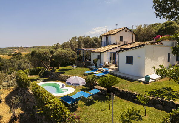 Villa Acquaro, Santa Caterina Dello Ionio, Pool, a: Autunno, Estate, Piscina, Primavera