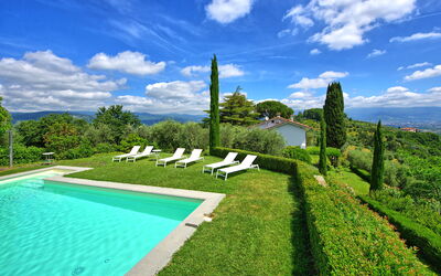 Villa Mami: bassin, Été, Extérieur, Vues