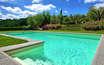 Villa Mami: bassin, Extérieur