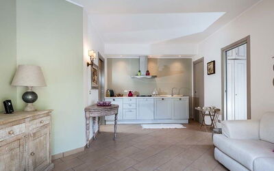 Eden Retreat: Kitchen, Living Room