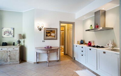 Eden Retreat: Kitchen, Living Room