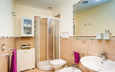 Eden Retreat: Bathroom