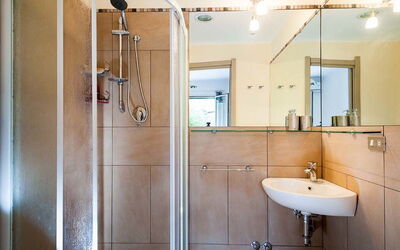 Eden Retreat: Bathroom