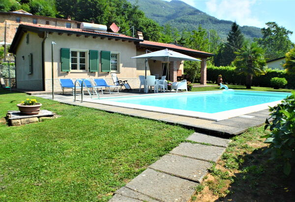 Villa Carducci: all'aperto, Piscina