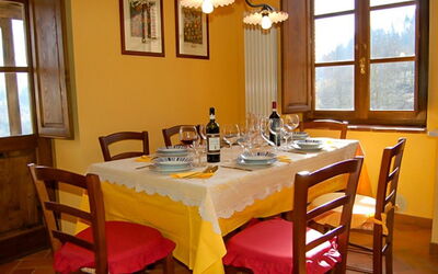 La Vinca: Dining Room, Kitchen