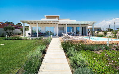 Villa Pachino: Building Exterior, Garden, Outdoor