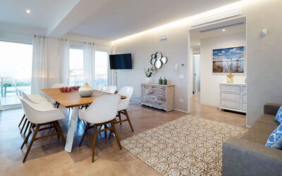 Palma: Dining Room, Kitchen, Living Room