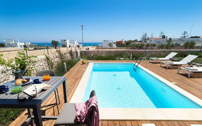 Villa Pachino: Outdoor, Pool