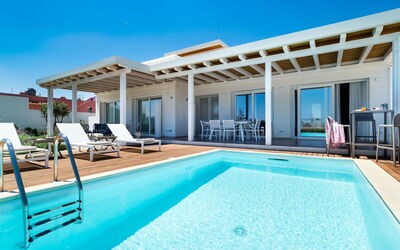 Villa Pachino: Outdoor, Pool