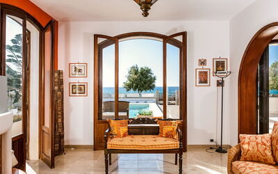 Villa Profumo: Living Room