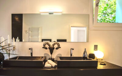 Terrasini Luxury Villa: Bathroom