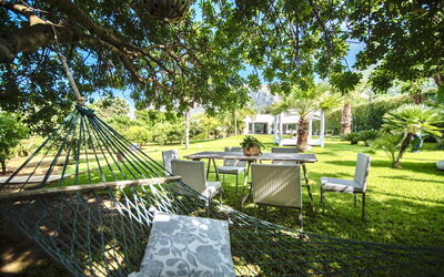 Terrasini Luxury Villa: Garden, Outdoor