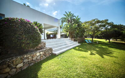 Terrasini Luxury Villa: Garden, Outdoor
