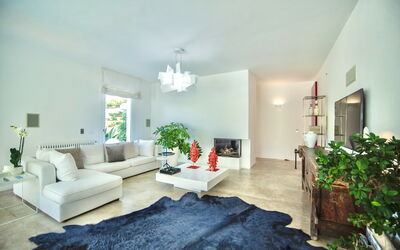 Terrasini Luxury Villa: Living Room