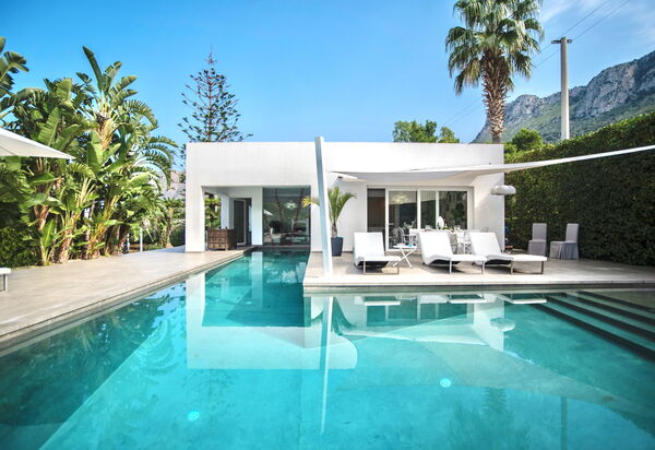 Terrasini Luxury Villa: Piscina