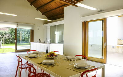 Villa Terrenove: Dining Room, Kitchen