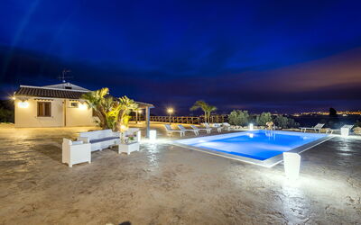 Villa Alcamo: Outdoor, Pool, Scenic View