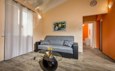 Villa Alcamo: Bedroom, Living Room