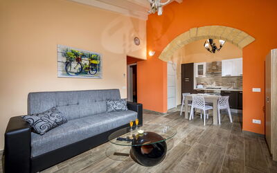 Villa Alcamo: Bedroom, Living Room