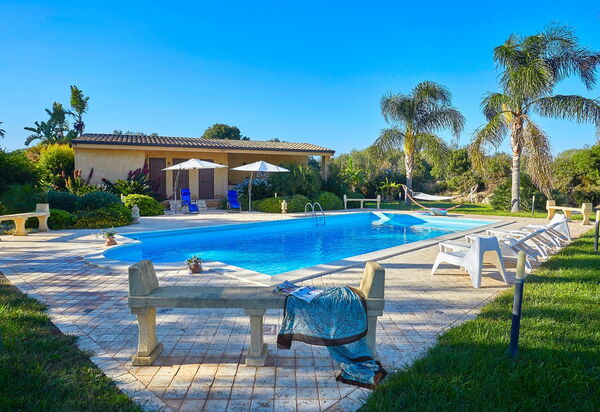 Villa Selinunte: all'aperto, Giardino, Piscina