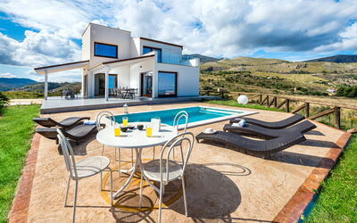 Villa Azzurra: Outdoor, Pool