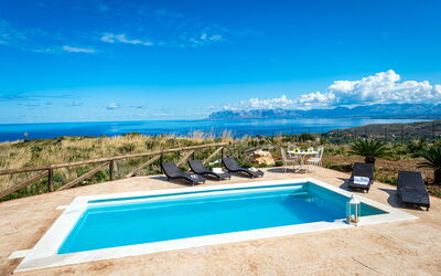 Villa Azzurra: Outdoor, Pool