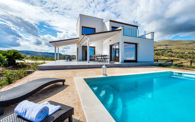 Villa Azzurra: Outdoor, Pool