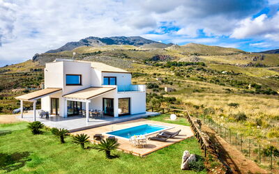 Villa Azzurra: Outdoor, Pool