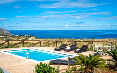 Villa Azzurra: Outdoor, Pool