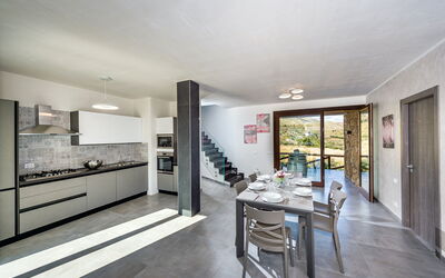 Villa Azzurra: Dining Room, Kitchen