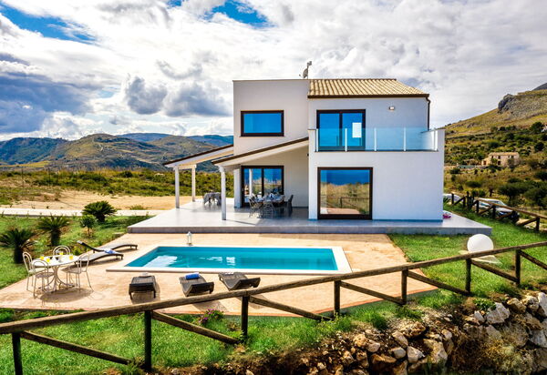 Villa Azzurra: Outdoor, Pool