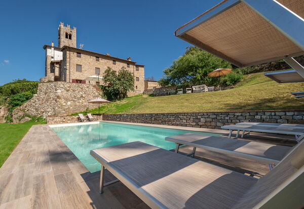 San Tommaso: Esterni, Giardino, Piscina